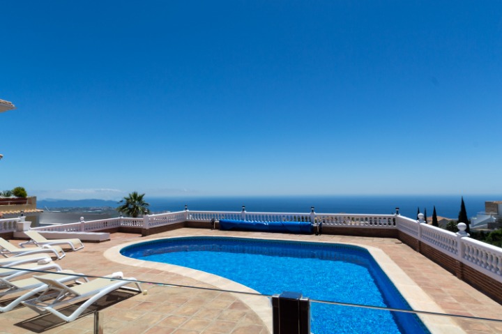 Holiday homes with private pool in Valenciana